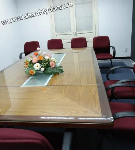 Bàn họp văn phòng gỗ mặt kính thanh lý còn mới, đẹp