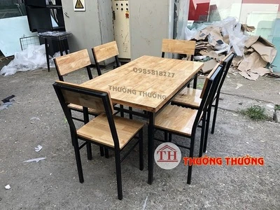 bộ bàn ghế gỗ ăn cao su