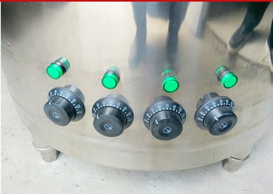 Núm điều khiển nhiệt độ và đèn báo được gắn trên thân nồi 170L Núm điều khiển nhiệt độ và đèn báo được gắn trên thân nồi 170L