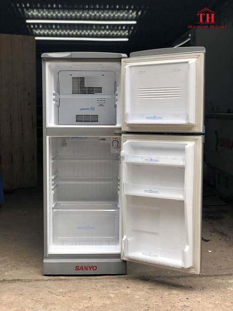 Nội thất tủ lạnh SANYO 145L