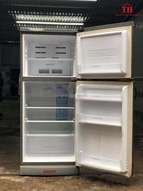 Nội thất tủ lạnh SANYO 180L