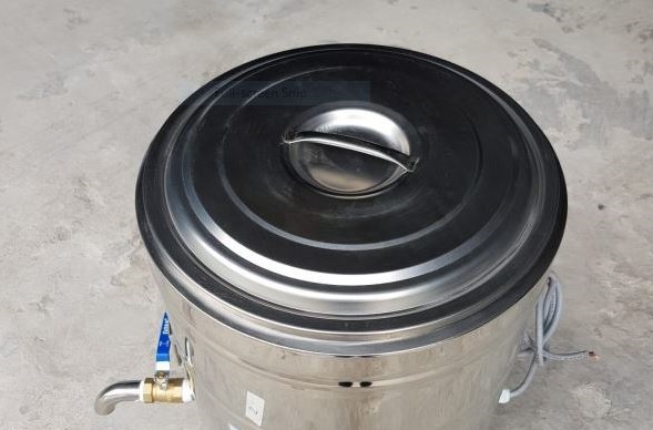 nắp nồi phở có tay cầm chắc chắn