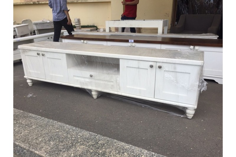 Kệ tivi cũ màu trắng có hộc được thanh lý