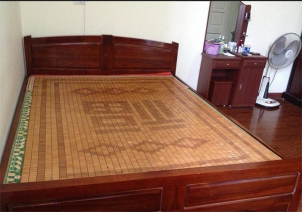 Giường gỗ thanh lý