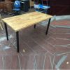 Bàn làm việc chân sắt mặt gỗ cao su