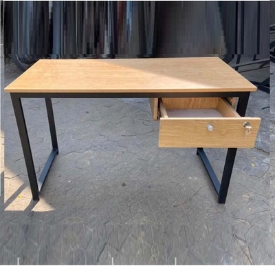 Bàn làm việc có ngăn kéo