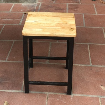 ghế cafe khung sắt mặt gỗ