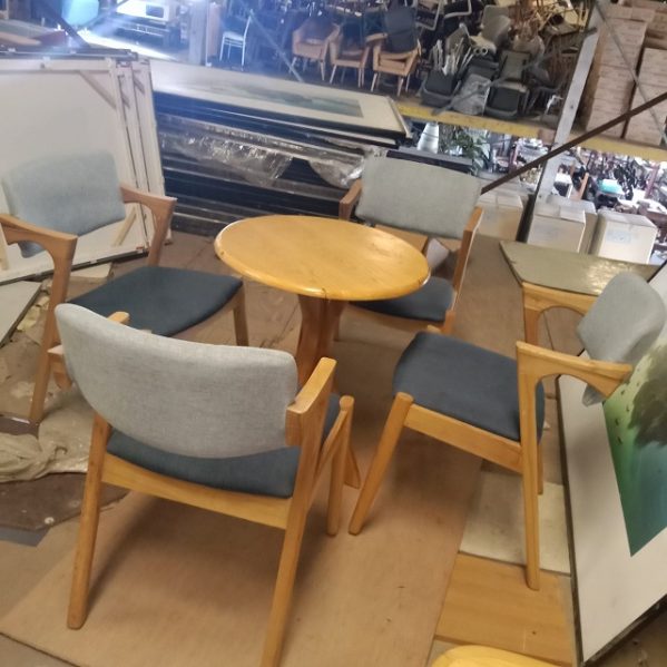 bàn ghế cafe bọc đệm