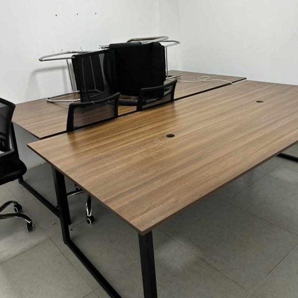 thanh lý bàn văn phòng 1.2x2.4m