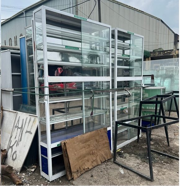 tủ nhôm kính thanh lý