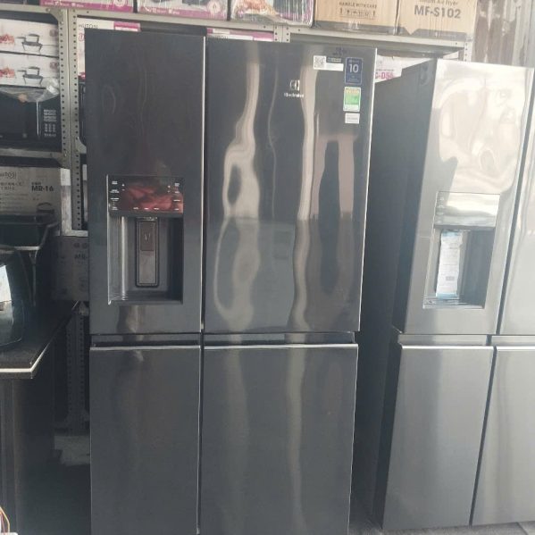 thanh lý tủ lạnh Electrolux EQE6879A-B Inverter 609 lít