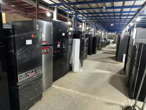 Tủ lạnh cũ được bán với giá thanh lý tại chợ