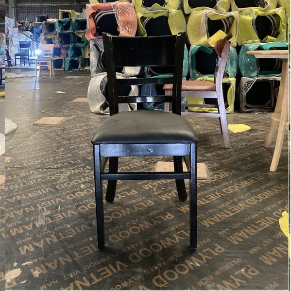 Ghế cabin đen bọc đệm