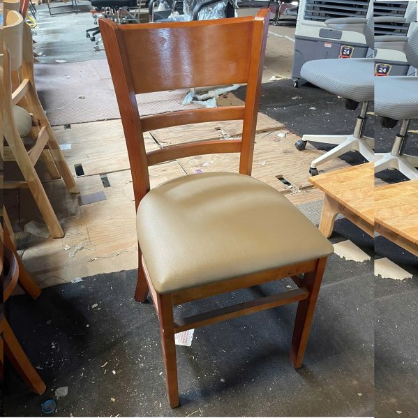 ghế cabin nâu bọc đệm